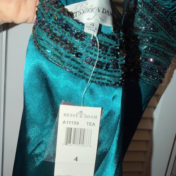 Betsy & Adam Teal Halter Sz. 4 Formal Dress - Picture 6 of 8